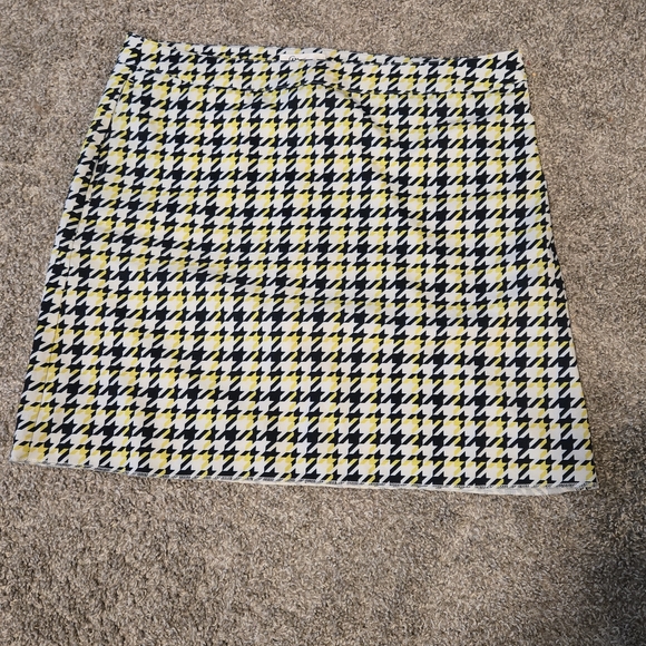 Greg Norman Collection Houndstooth Pencil Skirt in Black, White, and Yellow - Picture 1 of 2